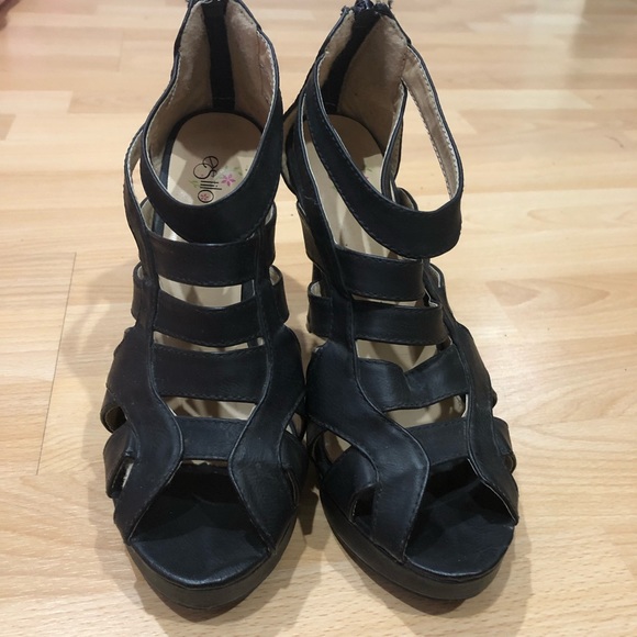 Heels. - Picture 3 of 4